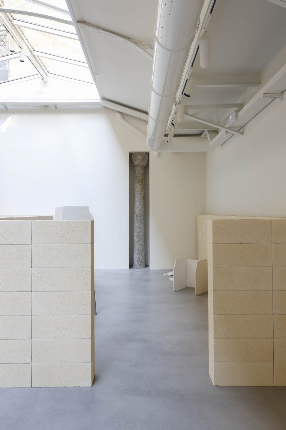 9_Fondazione_Officine_Saffi_Supponiamo_un_amore_installation_views.jpg
